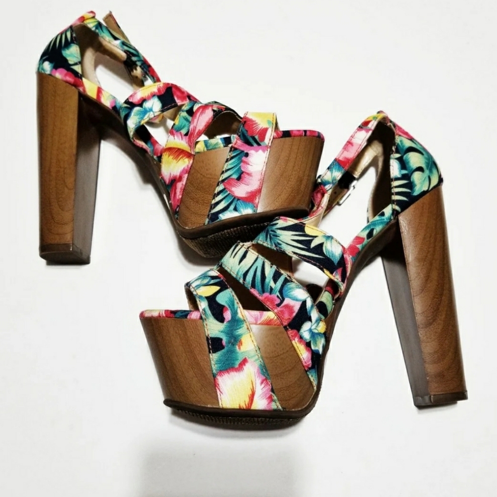 - Jessica Simpson Floral Print Denicia Heel